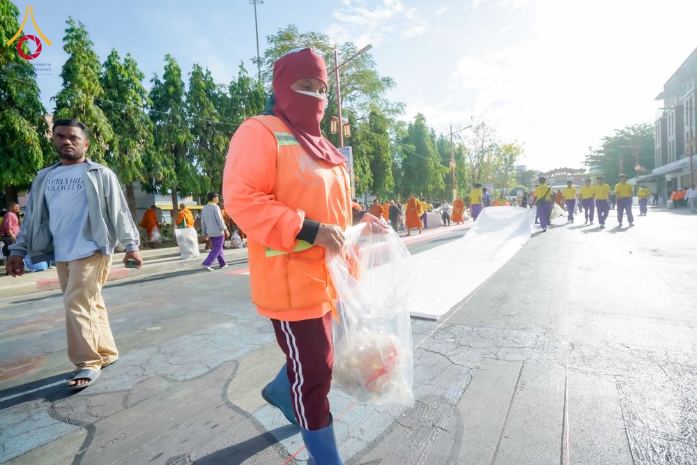 ภาพ No.314016:วันอาทิตย์ที่ 14 มีนาคม พ.ศ. 2569 ทำบุญเมืองหาดใหญ่ตักบาตรพระ 1,109 รูป เติมบุญใหญ่ หลังวิกฤตมหาอุทกภัย ณ ซุ้มประตูไชน่าทาวน์ ถนนศุภสารรังสรรค์ อ.หาดใหญ่ จ.สงขลา