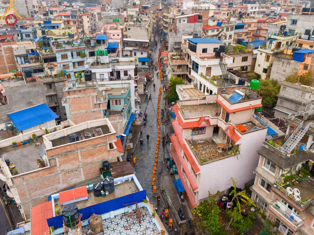 ภาพ No.317166:วันจันทร์ที่ 30 มีนาคม พ.ศ.2569 จาริกบิณฑบาตสยมภูนาทสู่พระราชวังหนุมานโดกา ประเทศเนปาล