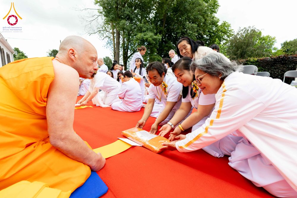 ภาพ No.336814:วันที่ 14 มิถุนายน พ.ศ. 2569 พิธีอุปสมบทธรรมทายาท นานาชาติยุโรปรุ่นที่ 11 เบลเยียม