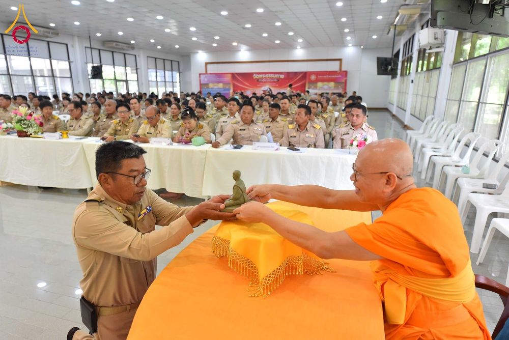 ภาพ No.344150:วันจันทร์ที่ 10 สิงหาคม พ.ศ. 2569  วัดพระธรรมกาย มูลนิธิธรรมกาย และคณะศิษย์ฯ ร่วมส่งแรงใจ “นักปกครองท้องที่ของประชาชน” เนื่องในวันกำนัน ผู้ใหญ่บ้าน 2569 พร้อมร่วมยินดีรางวัลแห่งความภาคภูมิใจของชาวอำเภอคลองหลวง