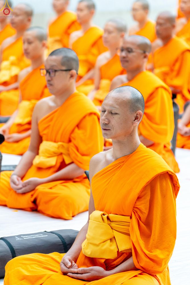 ภาพ No.288412:วันที่ 4 มกราคม พ.ศ. 2569 พระธรรมยาตราปฏิบัติธรรม และถ่ายภาพหมู่ประวัติศาสตร์ ในโครงการธรรมยาตรา กตัญญูบูชา มหาปูชนียาจารย์ พระมงคลเทพมุนี(สด จนฺทสโร) พระผู้ปราบมาร อนุสรณ์สถาน 7 แห่ง ปีที่ 14 ณ อนุสรณ์สถานมหาวิหารพระมงคลเทพมุนี (โลตัสแลนด์) อ.สองพี่น้อง