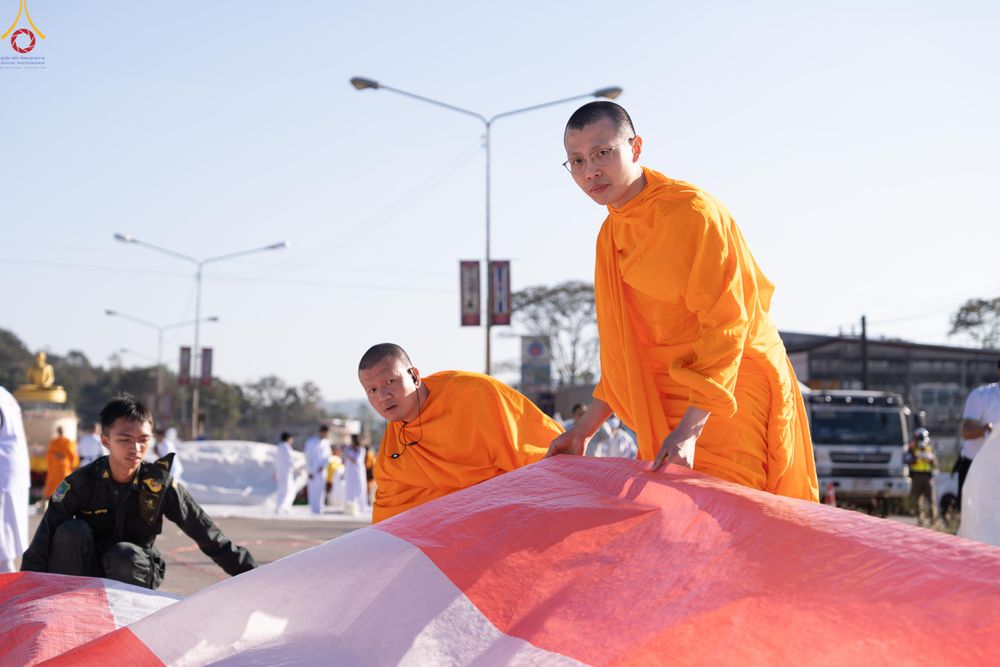 ภาพ No.281466:วันเสาร์ที่ 27 ธันวาคม พ.ศ.2568 พิธีตักบาตรพระ ๑,๐๐๐ รูป   เพื่อความเป็นสิริมงคลแก่ชีวิตและแผ่นดินไทย  มหากุศลครั้งยิ่งใหญ่แห่งปี ส่งท้ายปีเก่า ต้อนรับปีใหม่  ณ ถนนหน้าที่ว่าการอำเภอภูเรือ จังหวัดเลย