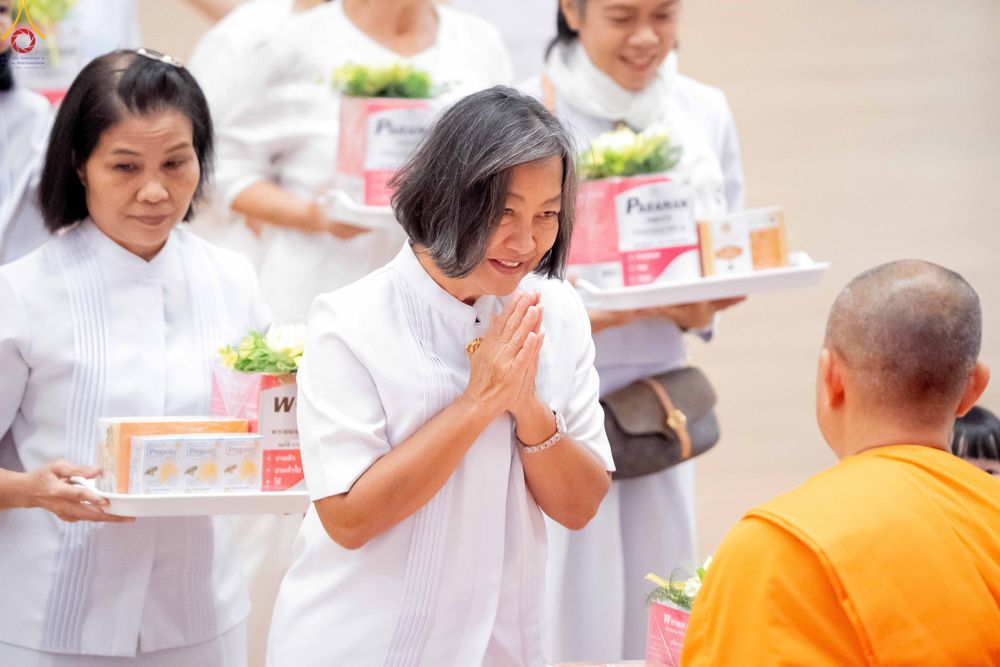 ภาพ No.343664:วันที่ 16 สิงหาคม พ.ศ.2569 พิธีถวายคิลานเภสัช และอุปกรณ์ทางการแพทย์ ณ ห้องแก้วสารพัดนึก2 วัดพระธรรมกาย