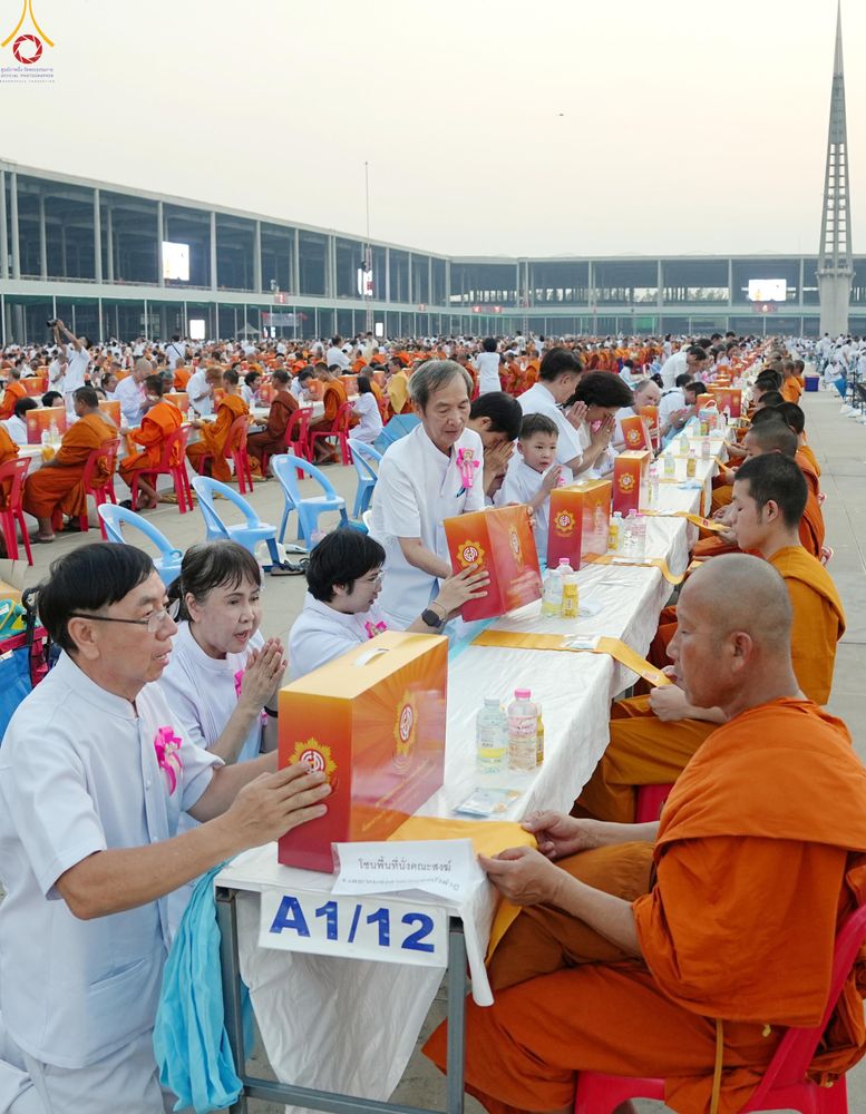 ภาพ No.324735:วันที่ 22 เมษายน พ.ศ.2569 (วันคุ้มครองโลก) บรรยากาศสาธุชน ในงานถวายมหาสังฆทาน 40,000 กว่าวัดทั่วประเทศ ณ ลานธรรม วัดพระธรรมกาย