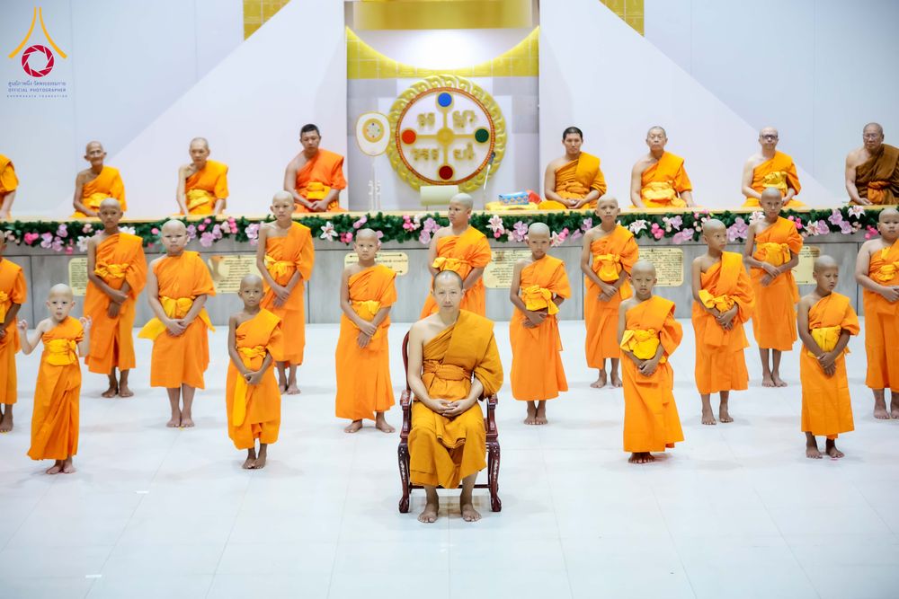 ภาพ No.317532:วันอาทิตย์ ที่ 29 มีนาคม พ.ศ.2569  พิธีปลงผม , พิธีขอขมามอบบาตรและผ้าไตร , พิธีบรรพชา ณ ศูนย์ปฏิบัติธรรมสมุทรปราการ จำนวน 42 รูป
