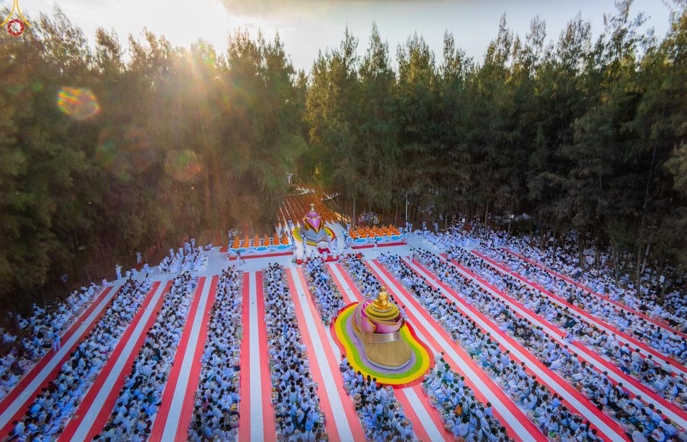 ภาพ No.289306:วันที่ 7 มกราคม พ.ศ. 2569 พิธีตักบาตรพระธรรมยาตรา ณ อนุสรณ์สถานลำดับที่ 1 สถานที่เกิดด้วยรูปกายเนื้อ อนุสรณ์สถานมหาวิหารพระมงคลเทพมุนี (โลตัสแลนด์) อ.สองพี่น้อง จ.สุพรรณบุรี ในโครงการธรรมยาตรา กตัญญูบูชา มหาปูชนียาจารย์ พระมงคลเทพมุนี(สด จนฺทสโร) พระผู้ป