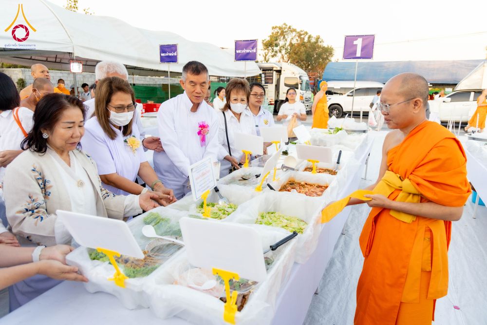 ภาพ No.289950:วันที่ 8 มกราคม พ.ศ. 2569 พิธีถวายภัตตาหารเป็นสังฆทาน แด่พระธรรมยาตรา ณ อนุสรณ์สถานคลองบางนางแท่น อ.สามพราน จ.นครปฐม ในโครงการธรรมยาตรา กตัญญูบูชา มหาปูชนียาจารย์ พระมงคลเทพมุนี(สด จนฺทสโร) พระผู้ปราบมาร อนุสรณ์สถาน 7 แห่ง ปีที่ 14