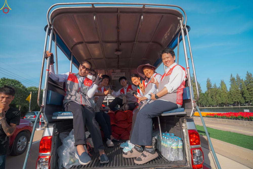 ภาพ No.295942:ภาพเบื้องหลังอาสาสมัครรวมใจ ชุดที่ 1 ในโครงการธรรมยาตรา กตัญญูบูชา มหาปูชนียาจารย์ พระมงคลเทพมุนี(สด จนฺทสโร) พระผู้ปราบมาร อนุสรณ์สถาน 7 แห่ง ปีที่ 14