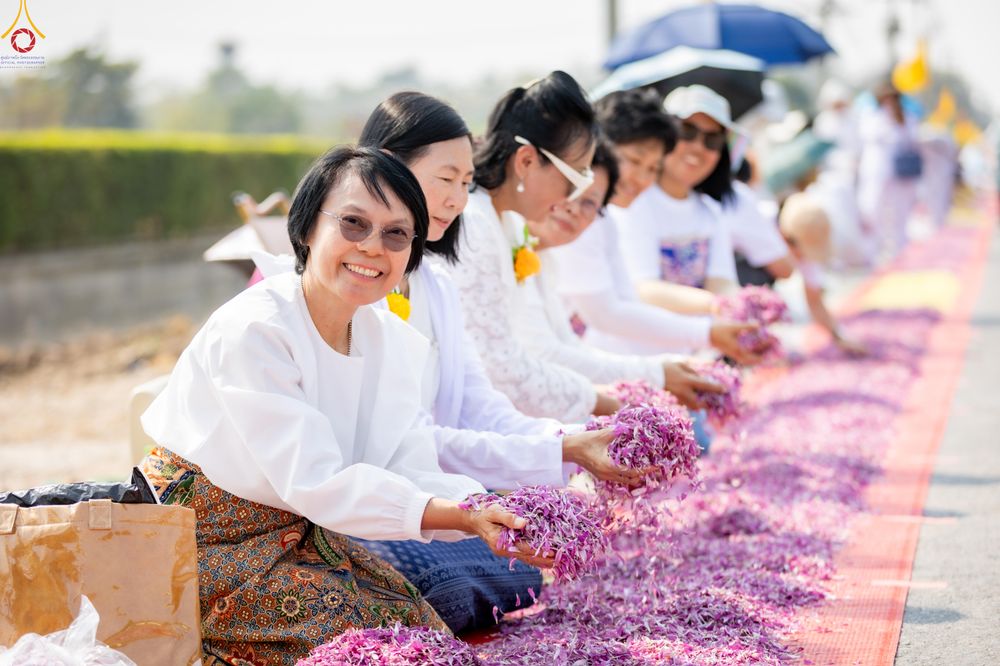 ภาพ No.299345:วันที่ 18 มกราคม พ.ศ. 2569 พิธีต้อนรับพระธรรมยาตรา ณ อนุสรณ์สถานลำดับที่ 5 สถานที่เผยแผ่วิชชาธรรมกายครั้งแรก อนุสรณ์สถานบางปลา วัดบางปลา อำเภอบางเลน จังหวัดนครปฐม ในโครงการธรรมยาตรา กตัญญูบูชา มหาปูชนียาจารย์ พระมงคลเทพมุนี(สด จนฺทสโร) พระผู้ปราบมาร อนุส