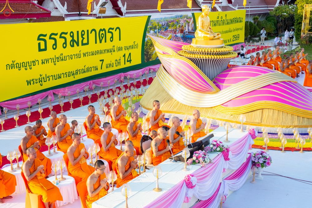 ภาพ No.293935:วันที่ 14 มกราคม พ.ศ. 2569 พิธีจุดประทีปถวายเป็นพุทธบูชา และบูชาธรรมมหาปูชนียาจารย์  ณ วัดสองพี่น้อง ต.ต้นตาล อ.สองพี่น้อง จ.สุพรรณบุรี ในโครงการธรรมยาตรา กตัญญูบูชา มหาปูชนียาจารย์ พระมงคลเทพมุนี(สด จนฺทสโร) พระผู้ปราบมาร อนุสรณ์สถาน 7 แห่ง ปีที่ 14