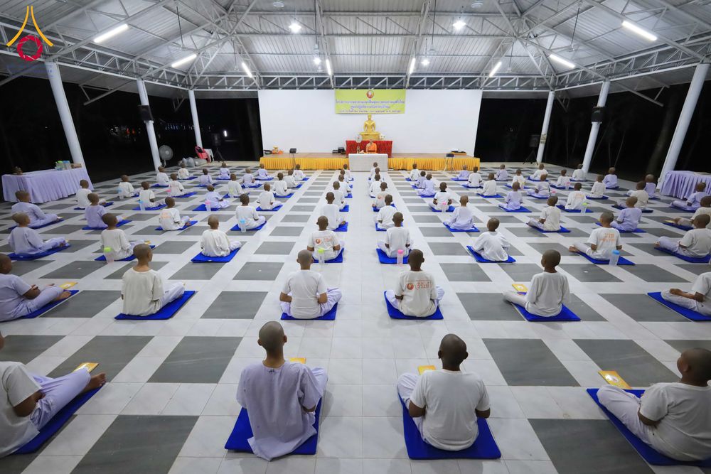 ภาพ No.319921:วันที่ 1 เมษายน พ.ศ.2569 นาคน้อยว่าที่สามเณรธรมทายาท จำนวน 98 คน  ร่วมกันสวดมนต์ทำวัตรเย็นและนั่งสมาธิ ณ ศูนย์ปฏิบัติธรรมบุรีรัมย์ จ.บุรีรัมย์