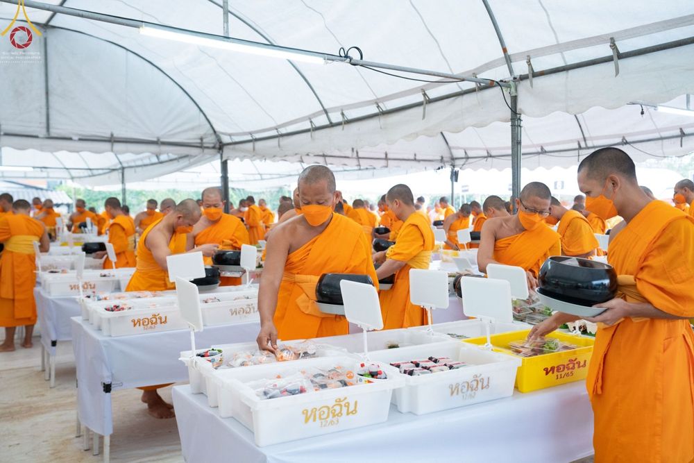 ภาพ No.71081:พิธีถวายภัตตาหารเป็นสังฆทาน แด่คณะพระธรรมยาตราฯ ในโครงการธรรมยาตราฯ ปีที่ 11 ณ อนุสรณ์สถานคลองบางนางแท่น อ.สามพราน จ.นครปฐม วันที่ 13 มกราคม พ.ศ. 2566