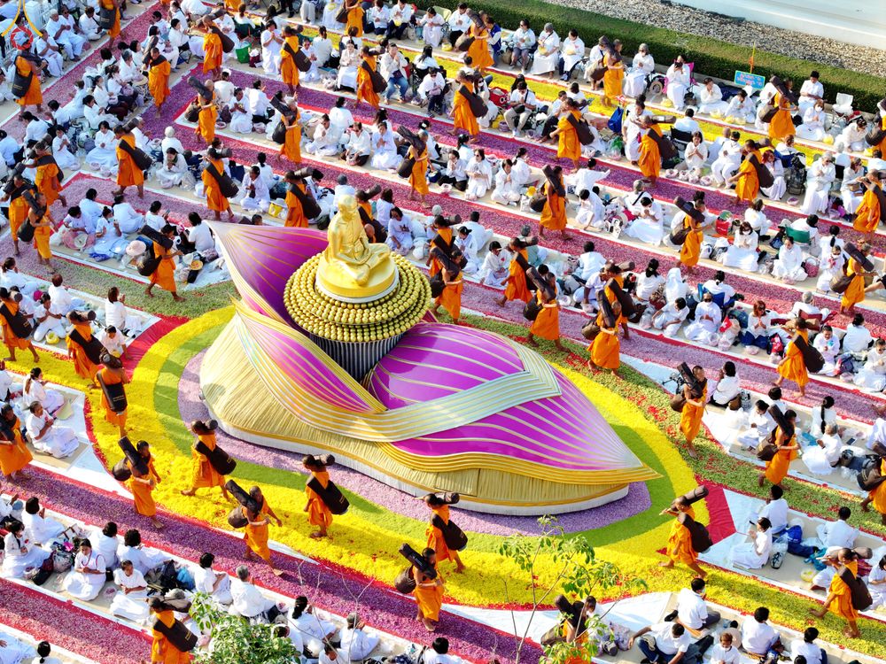 ภาพ No.295289:วันที่ 16 มกราคม พ.ศ. 2569 พิธีต้อนรับพระธรรมยาตรา อนุสรณ์สถานลำดับที่ 4 (ภาพชุดที่ 2) สถานที่เกิดด้วยกายธรรม ณ วัดโบสถ์บน ต.บางคูเวียง จ.นนทบุรี ในโครงการธรรมยาตรา กตัญญูบูชา มหาปูชนียาจารย์ พระมงคลเทพมุนี(สด จนฺทสโร) พระผู้ปราบมาร อนุสรณ์สถาน 7 แห่ง ปี