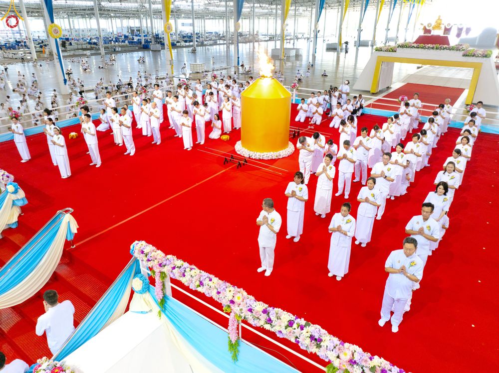 ภาพ No.342850:วันอาทิตย์ที่ 9 สิงหาคม พ.ศ.2569 พิธีจุดเทียนใจ ไฟนิรันดร์ อนันตชัย ณ รัตนบัลลังก์ วัดพระธรรมกาย