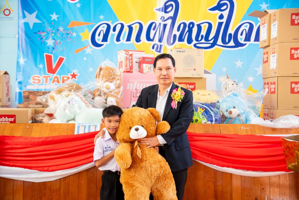 ภาพ No.288999:วันพุธที่ 17 ธันวาคม พ.ศ.2568 กิจกรรมเยาวชนไทยรวมใจทำความดี "เด็กดีมหานคร ต้นแบบด้านศีลธรรม" แข่งขันสอบตอบปัญหาศีลธรรมในพระพุทธศาสนา ครั้งที่ 7 และวันรวมพลังเด็กดี V-Star ประจำปี 2568 ณ วัดมหาธาตุยุวราชรังสฤษฎิ์ราชวรมหาวิหาร กรุงเทพมหานคร