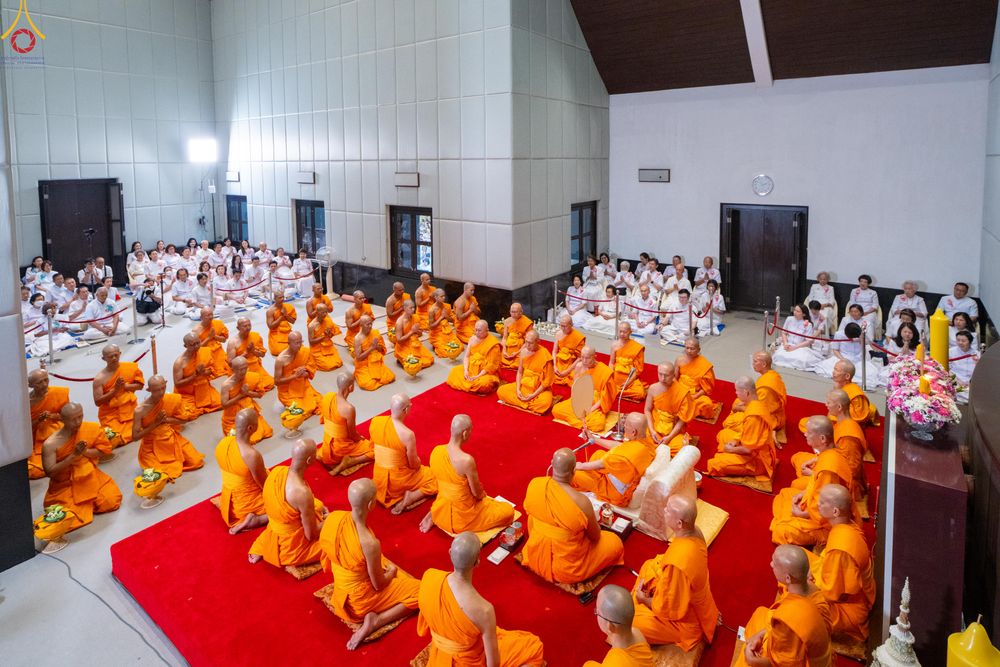 ภาพ No.330857:วันวิสาขบูชา อาทิตย์ที่ 31 พฤษภาคม พ.ศ.2569 พิธีบรรพชาสามเณรอุบาสก 11 ท่าน , พิธีถวายบาตรผ้าไตร และจตุปัจจัยไทยธรรม แด่สามเณร , พิธีอุปสมบทอุทิศชีวิต , พิธีกล่าวคำกัปปิยภัณฑ์  ณ อุโบสถพระไตรปิฎก วัดพระธรรมกาย จังหวัดปทุมธานี