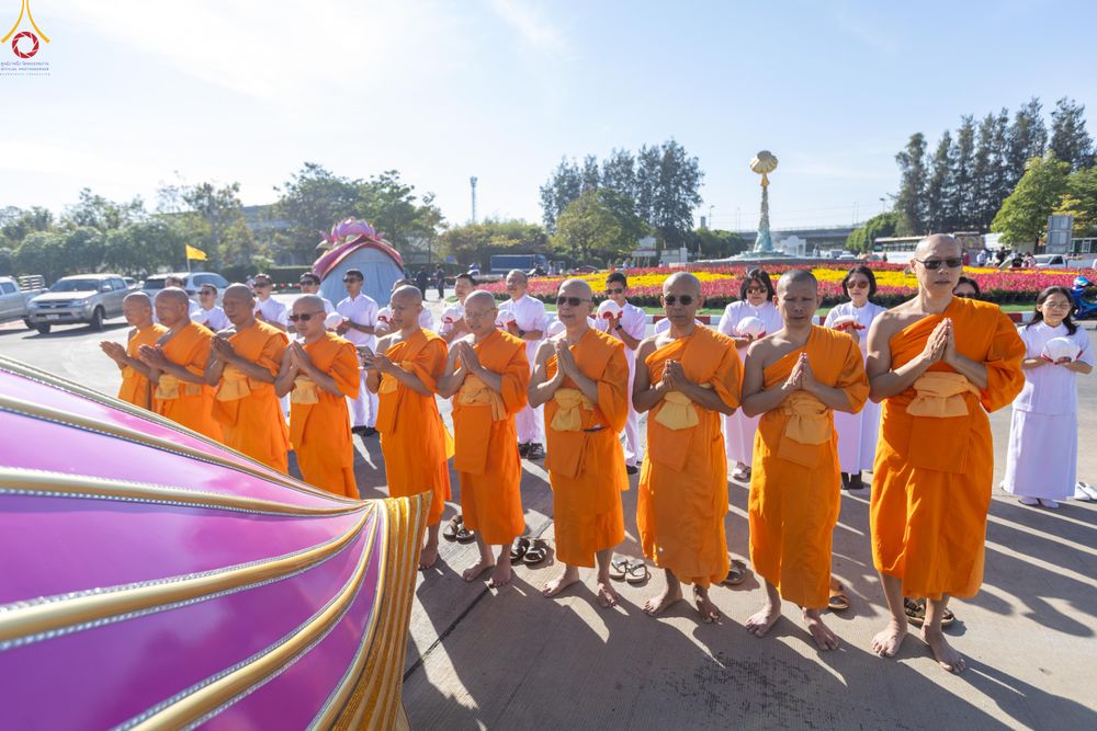 ภาพ No.296121:ภาพเบื้องหลังอาสาสมัครรวมใจ ชุดที่ 1 ในโครงการธรรมยาตรา กตัญญูบูชา มหาปูชนียาจารย์ พระมงคลเทพมุนี(สด จนฺทสโร) พระผู้ปราบมาร อนุสรณ์สถาน 7 แห่ง ปีที่ 14