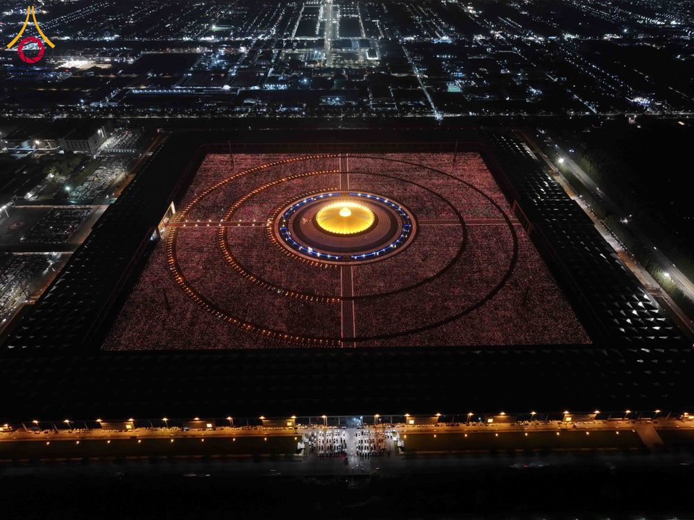 ภาพ No.312409:วันอังคารที่ 3 มีนาคม พ.ศ.2569 พิธีเวียนประทักษิณและจุดมาฆประทีป (ภาพชุดที่ 2) ณ ลานธรรมพระมหาธรรมกายเจดีย์ วัดพระธรรมกาย