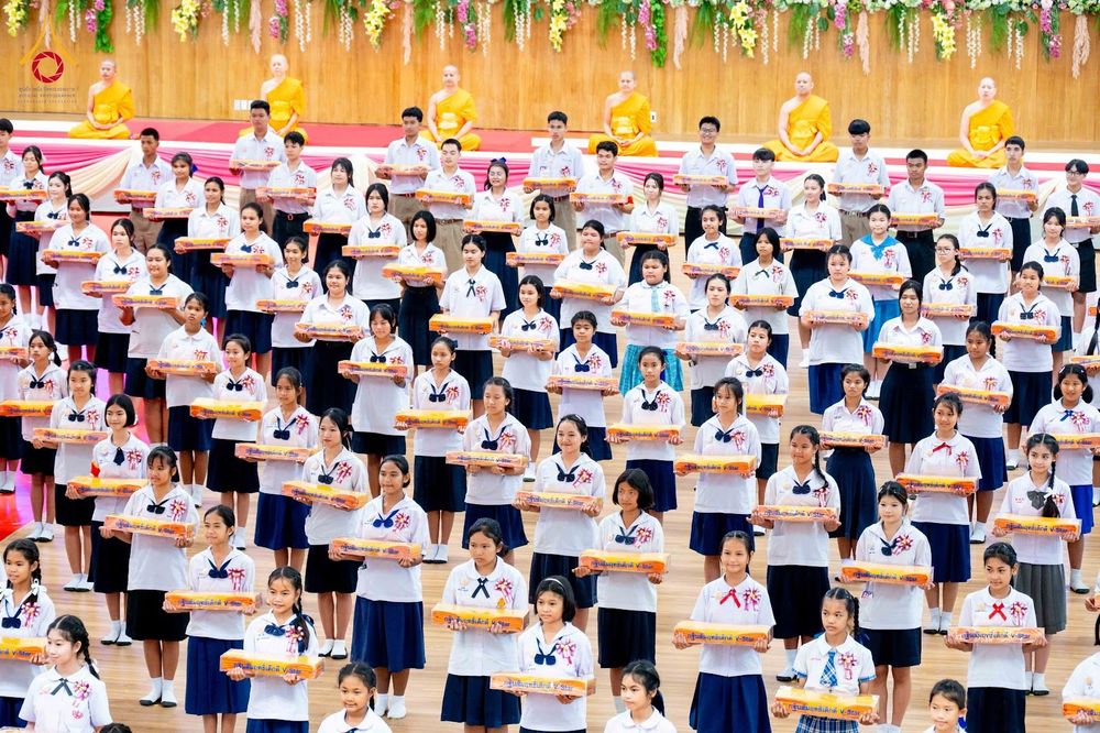 ภาพ No.348587:วันที่ 12 กันยายน พ.ศ. 2569 การอบรมเชิงปฏิบัติการจัดกิจกรรมทอดกฐินสัมฤทธิ์ พิธีมอบผ้าไตรประธานกฐินเด็กดี V-Star ประจำปีพุทธศักราช 2569 ณ สภาธรรมกายสากล วัดพระธรรมกาย