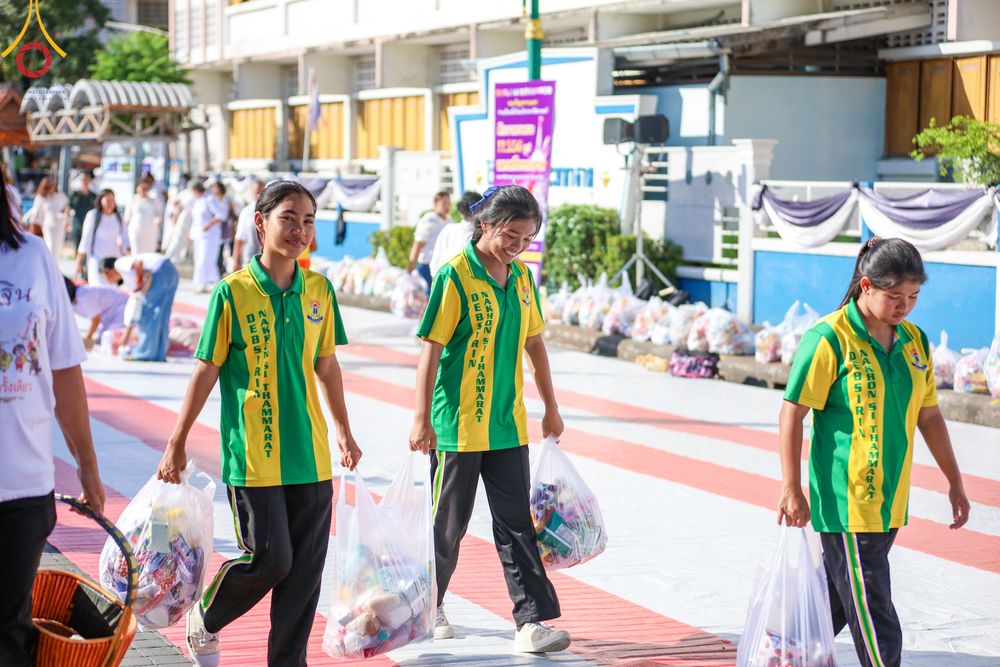 ภาพ No.311274:วันเสาร์ที่ 28 กุมภาพันธ์ พ.ศ. 2569 พิธีตักบาตรพระมหากุศล 11,250 รูป เฉลิมฉลอง 1,250 ปีศรีธรรมราชเจดีย์ สู่มรดกโลก ณ ถนนราชดำเนิน บริเวณหน้าวัดพระมหาธาตุวรมหาวิหาร อ.เมือง จ.นครศรีธรรมราช