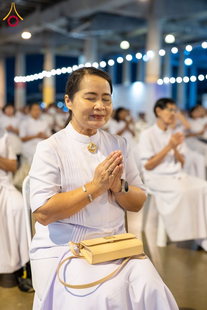 ภาพ No.286726:วันอาสาฬหบูชา วันพฤหัสบดีที่ 10 กรกฏาคม พ.ศ.2568  พิธีเวียนประทักษิณรอบพระมหาธรรมกายเจดีย์ , พิธีฉลองชัยสวดมนต์บทธัมมจักกัปปวัตตนสูตร ครบ 7,520,000,000 จบ ณ มหารัตนวิหารคด วัดพระธรรมกาย