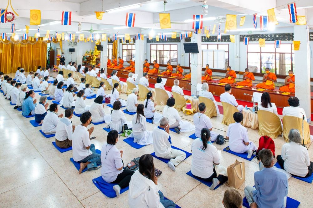 ภาพ No.71649:พระธรรมยาตรา ปฏิบัติศาสนกิจ ทำนุบำรุงศาสนสถาน, สวดธรรมจักร ,ปฏิบัติธรรม ร่วมกับชุมชน,นักเรียนเด็กดีวีสตาร์ และร่วมพิธีทอดผ้าป่าบำรุงศาสนสถาน ในโครงการธรรมยาตรากตัญญูบูชา มหาปูชนียาจารย์ พระมงคลเทพมุนี(สด จนฺทสโร) พระผู้ปราบมาร อนุสรณ์สถาน 7 แห่ง ปีที่ 11