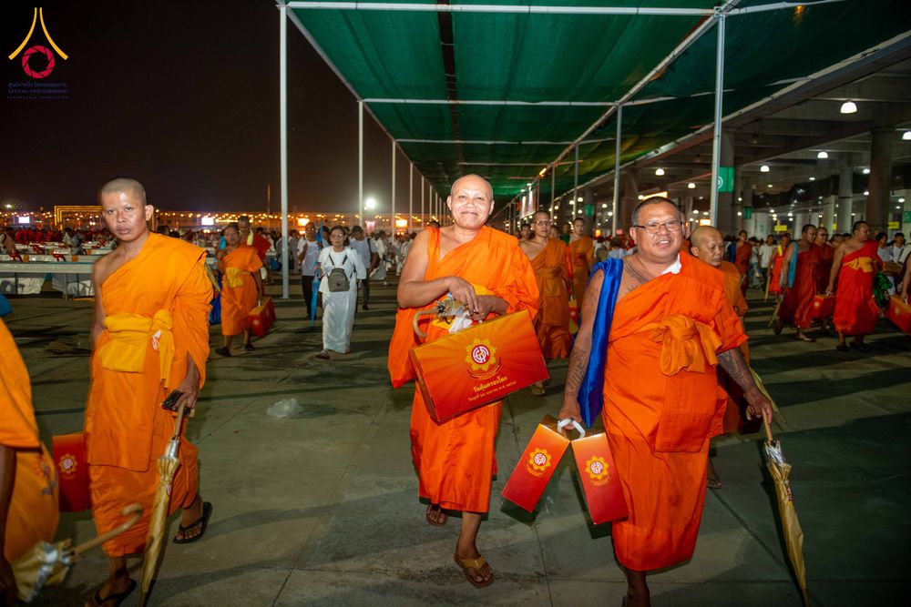 ภาพ No.324493:วันที่ 22 เมษายน พ.ศ.2569 (วันคุ้มครองโลก) บรรยากาศพระสังฆาธิการและสาธุชน การเดินทางกลับ งานถวายมหาสังฆทาน 40,000 กว่าวัดทั่วประเทศ วัดพระธรรมกาย