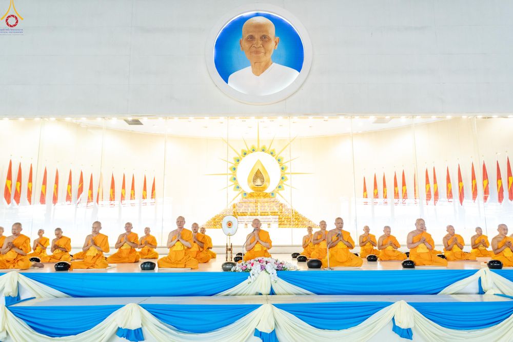 ภาพ No.327895:วันที่ 3 พฤษภาคม พ.ศ.2569 พิธีตักบาตร ข้าวสารอาหารแห้ง ณ บ้านแก้วเรือนทองคุณยายอาจารย์ฯ วัดพระธรรมกาย