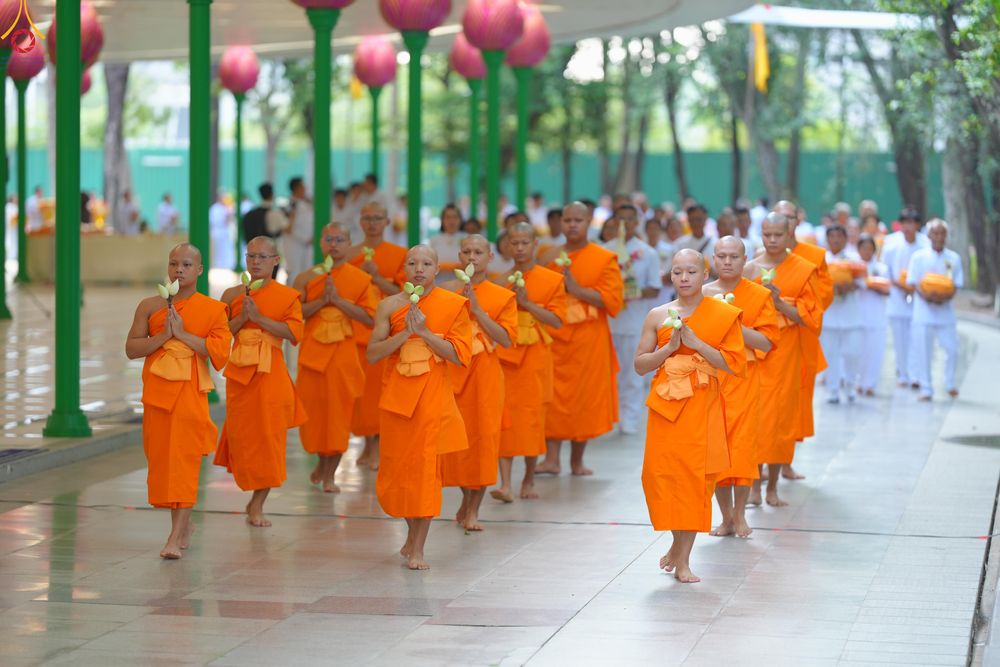 ภาพ No.328324:วันเสาร์ที่ 2 พฤษภาคม พ.ศ.2569 พิธีอุปสมบทสามเณรเตรียม DCI รุ่นที่ 23 ณ อุโบสถพระไตรปิฎก วัดพระธรรมกาย จังหวัดปทุมธานี