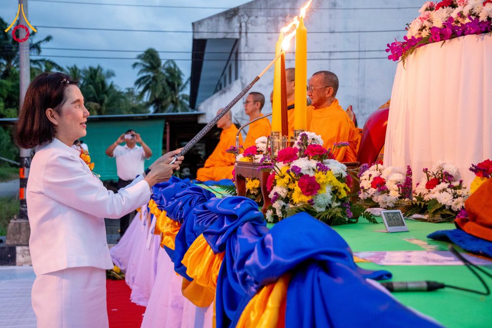 ภาพ No.281557:วันอาทิตย์ที่ 28 ธันวาคม พ.ศ.2568 ตักบาตรพระ 1000 รูป ปีที่ 1 ทำบุญเมืองสตูลส่งท้ายปี ณ หน้าโรงเรียนสตูลวิทยา จ.สตูล