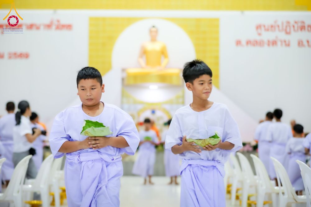 ภาพ No.317418:วันอาทิตย์ ที่ 29 มีนาคม พ.ศ.2569  พิธีปลงผม , พิธีขอขมามอบบาตรและผ้าไตร , พิธีบรรพชา ณ ศูนย์ปฏิบัติธรรมสมุทรปราการ จำนวน 42 รูป