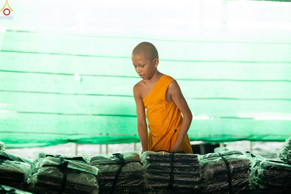 ภาพ No.322360:วันที่ 16 เมษายน พ.ศ.2569 การจัดเตรียมเบาะรองนอน เช็ดทำความสะอาด  เพื่องานถวายมหาสังฆทาน 40,000 กว่าวัดทั่วประเทศ วันคุ้มครองโลก 22 เมษายน พ.ศ.2569 วัดพระธรรมกาย