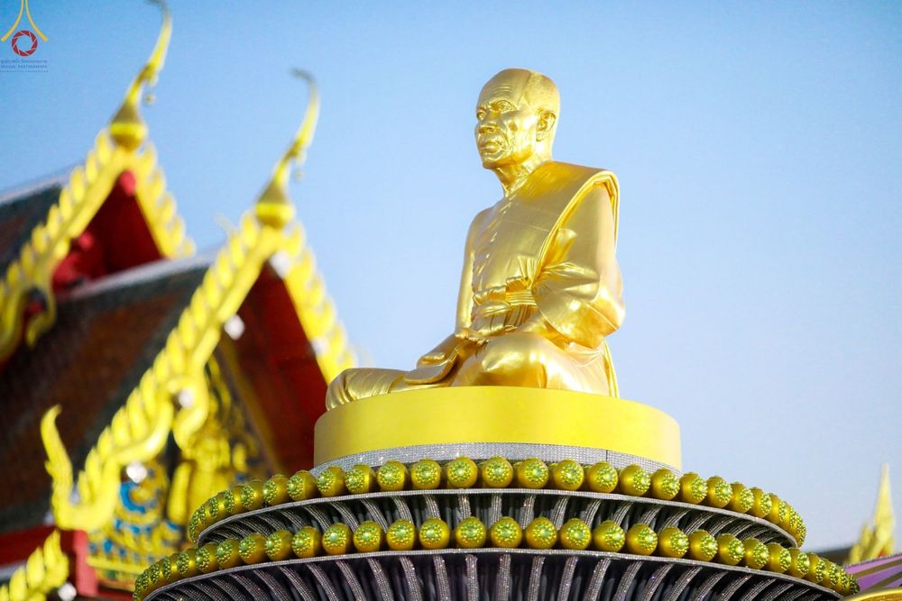ภาพ No.71979:พิธีตักบาตรพระธรรมยาตราฯ ในโครงการธรรมยาตรากตัญญูบูชา มหาปูชนียาจารย์ พระมงคลเทพมุนี(สด จนฺทสโร) พระผู้ปราบมาร ปีที่ 11 ณ อนุสรณ์สถานลำดับที่ 3 สถานที่เกิดใหม่ในเพศสมณะ วัดสองพี่น้อง อ.สองพี่น้อง จ.สุพรรณบุรี วันที่ 18 มกราคม พ.ศ. 2566