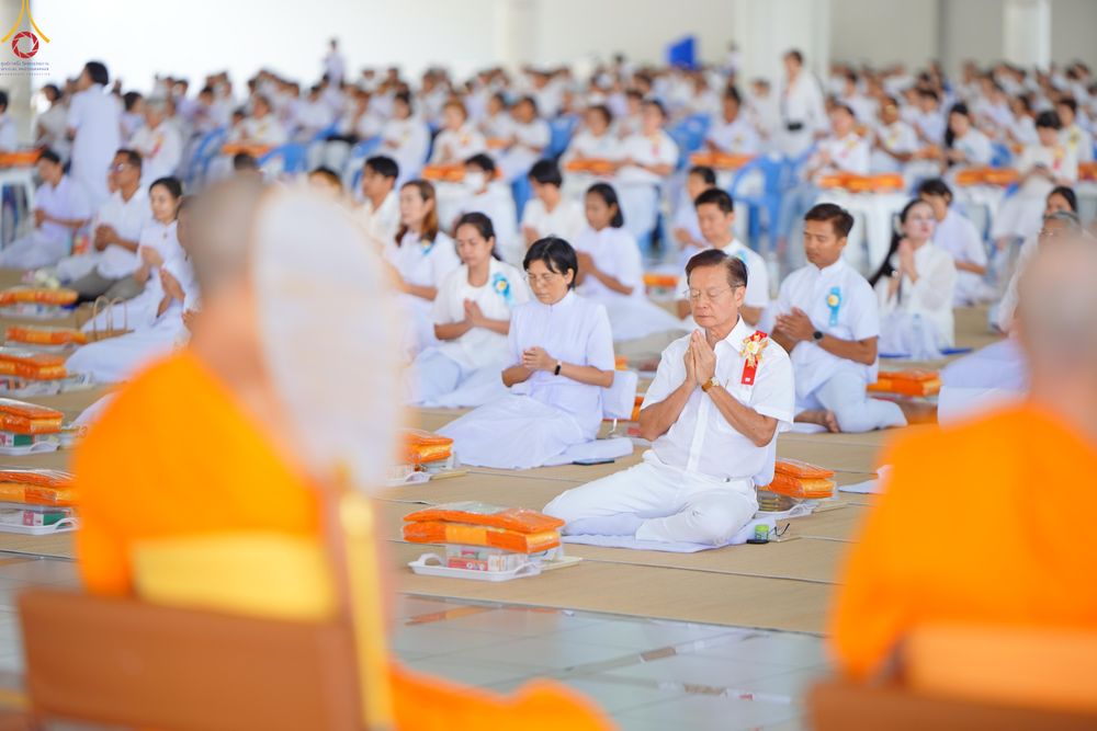 ภาพ No.337468:วันจันทร์ที่ 29 มิถุนายน พ.ศ.2569 (วันพระขึ้น 15 ค่ำ เดือน 8) พิธีบุพเปตพลี ครั้งที่ 184 ณ หอฉันคุณยายอาจารย์ฯ  พิธีสวดธัมมจักกัปปวัตนสูตร ครบ 8,495,000,000 จบ ณ มหาวิหารคด วัดพระธรรมกาย