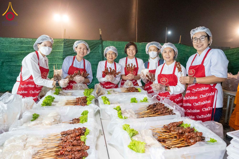 ภาพ No.299101:วันที่ 21 มกราคม พ.ศ. 2569 พิธีถวายภัตตาหารเป็นสังฆทาน แด่พระธรรมยาตรา ณ อนุสรณ์สถานบางปลา วัดบางปลา อำเภอบางเลน จังหวัดนครปฐม ในโครงการธรรมยาตรา กตัญญูบูชา มหาปูชนียาจารย์ พระมงคลเทพมุนี(สด จนฺทสโร) พระผู้ปราบมาร อนุสรณ์สถาน 7 แห่ง ปีที่ 14