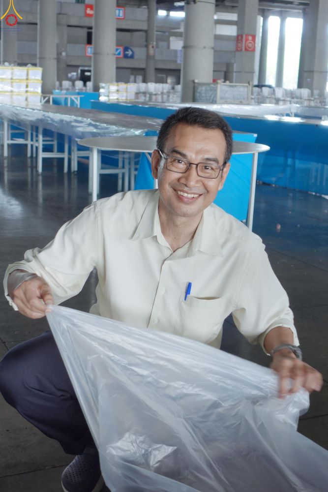 ภาพ No.321946:วันที่ 11-12 เมษายน พ.ศ.2569 การเตรียมงาน มัดถุงน้ำ , ผูกผ้าระบาย , เตรียมจุดฉันภัตตาหาร เพื่องานถวายมหาสังฆทาน 40,000 กว่าวัดทั่วประเทศ วันคุ้มครองโลก 22 เมษายน พ.ศ.2569 วัดพระธรรมกาย