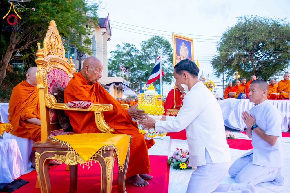 ภาพ No.310274:วันอาทิตย์ที่ 15 กุมภาพันธ์ พ.ศ. 2569 ตักบาตรพระ 1,000 รูป เมืองตรัง ปีที่ 2 ณ ลานพระบรมราชานุสาวรีย์ รัชกาลที่ 5 (หน้าศาลจังหวัดตรัง)อ.เมือง จ.ตรัง