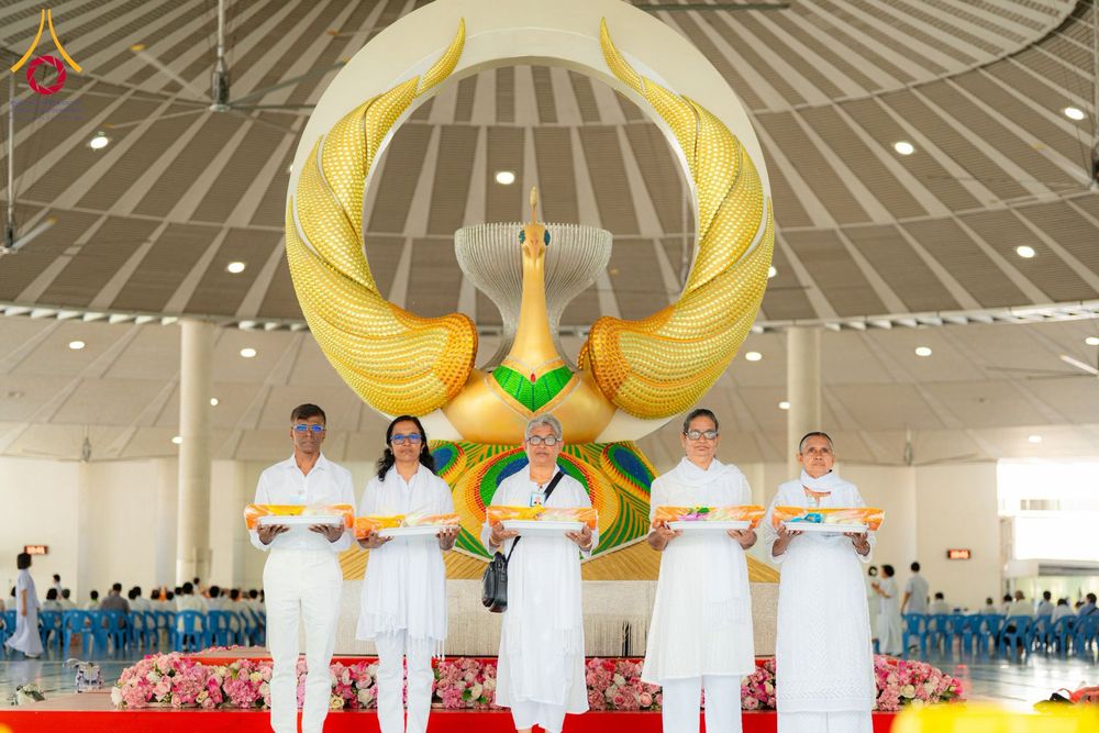 ภาพ No.342418:วันที่ 31 กรกฎาคม พ.ศ. 2569  ต้อนรับคณะแสวงบุญชาวศรีลังกา 31 ท่าน เยี่ยมชมวัดพระธรรมกาย