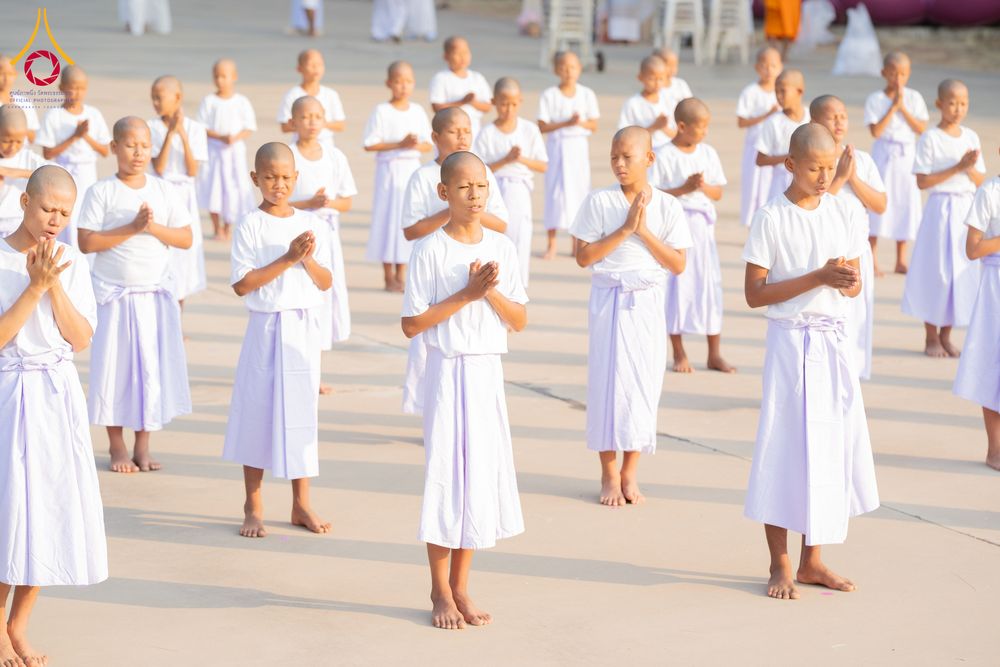 ภาพ No.318649:วันที่ 29 มีนาคม พ.ศ. 2569 พิธีเวียนประทักษิณ มอบผ้าไตร บรรพชาสามเณร  ณ ศูนย์อบรมเยาวชนกาญบุรี