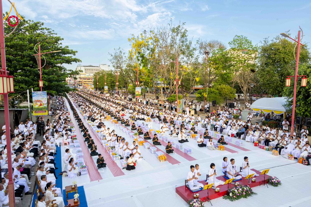 ภาพ No.313901:วันอาทิตย์ที่ 14 มีนาคม พ.ศ. 2569 ทำบุญเมืองหาดใหญ่ตักบาตรพระ 1,109 รูป เติมบุญใหญ่ หลังวิกฤตมหาอุทกภัย ณ ซุ้มประตูไชน่าทาวน์ ถนนศุภสารรังสรรค์ อ.หาดใหญ่ จ.สงขลา