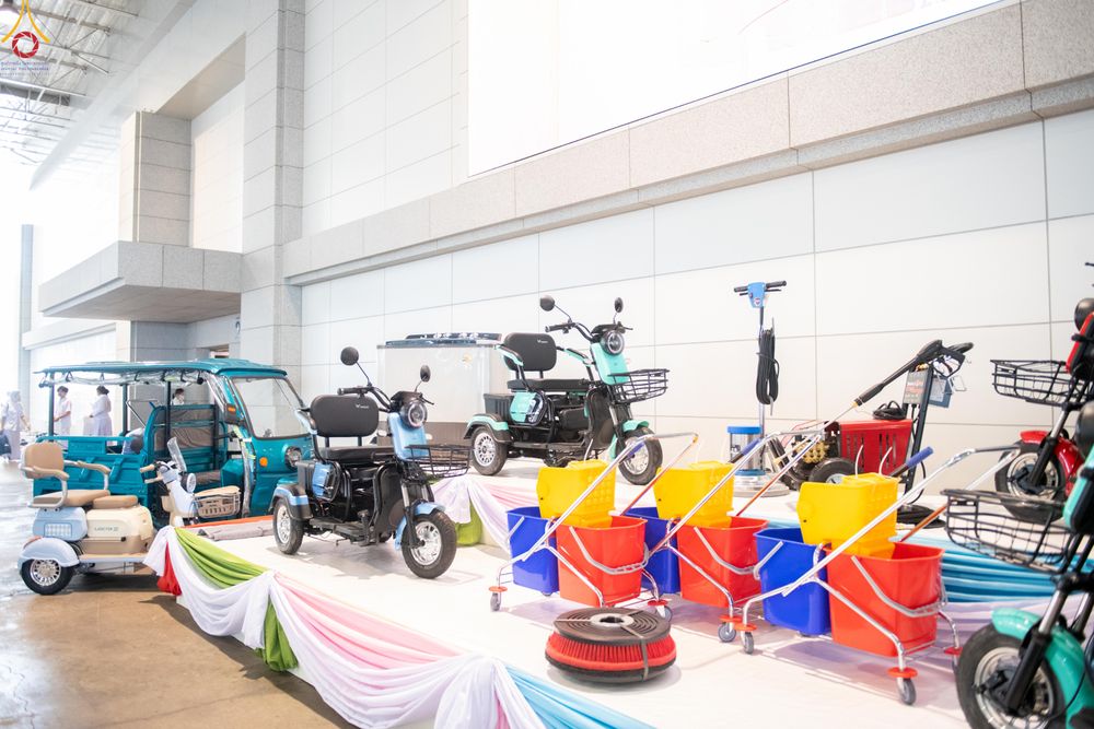 ภาพ No.280485:วันที่ 28 ธันวาคม พ.ศ.2568 พิธีถวายอุปกรณ์ทำความสะอาด ณ ห้องแก้วสารพัดนึก วัดพระธรรมกาย