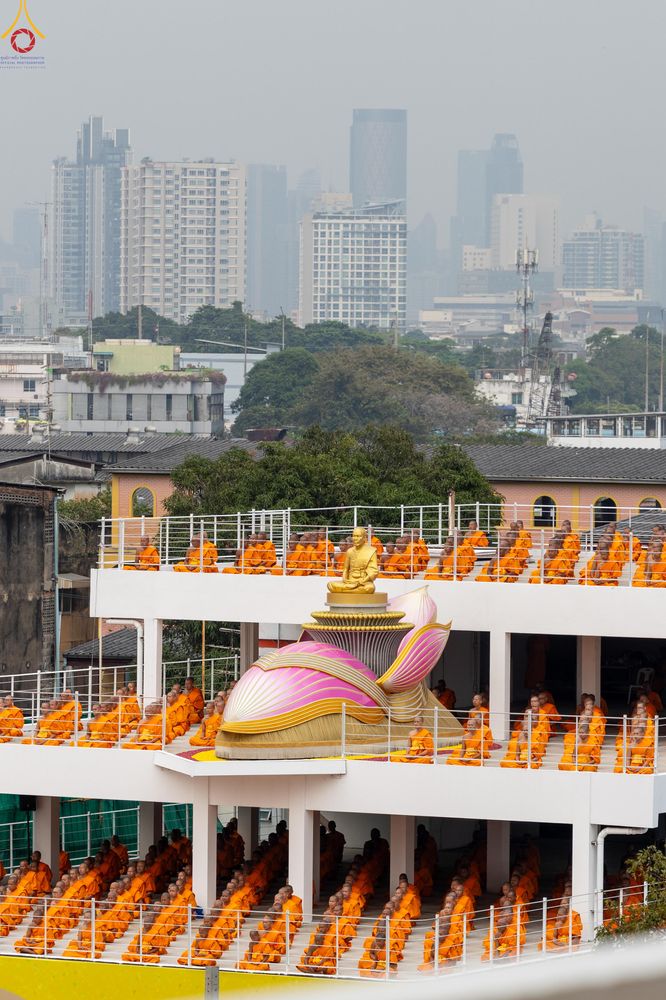 ภาพ No.300006:วันที่ 22 มกราคม พ.ศ.2569 พระธรรมยาตราปฏิบัติธรรม และถ่ายภาพหมู่ประวัติศาสตร์ ณ อาคารธรรมยาตรา กตัญญูบูชามหาปูชนียาจารย์  ตรงข้ามวัดปากน้ำภาษีเจริญ จ.กรุงเทพมหานคร ในโครงการธรรมยาตรา กตัญญูบูชา มหาปูชนียาจารย์ พระมงคลเทพมุนี(สด จนฺทสโร) พระผู้ปราบมาร อนุ