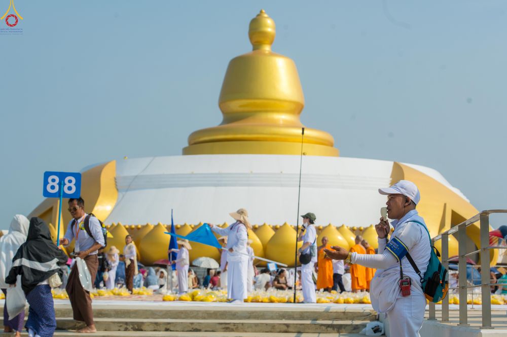 ภาพ No.301529:ภาพเบื้องหลังอาสาสมัครรวมใจ ชุดที่ 4 ในโครงการธรรมยาตรา กตัญญูบูชา มหาปูชนียาจารย์ พระมงคลเทพมุนี(สด จนฺทสโร) พระผู้ปราบมาร อนุสรณ์สถาน 7 แห่ง ปีที่ 14