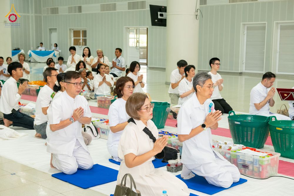 ภาพ No.322859:วันเสาร์ที่ 18 เมษายน พ.ศ. 2569 ตักบาตรฉลองพระใหม่ โครงการอุปสมบทหมู่ธรรมทายาท ระดับอุดมศึกษา รุ่นที่ 53 ภาคฤดูร้อน  ณ ฟ้องปฏิบัติธรรม ชั้นลอย 1/2 มหารัตนวิหารคด คอร์ 13 วัดพระธรรมกาย