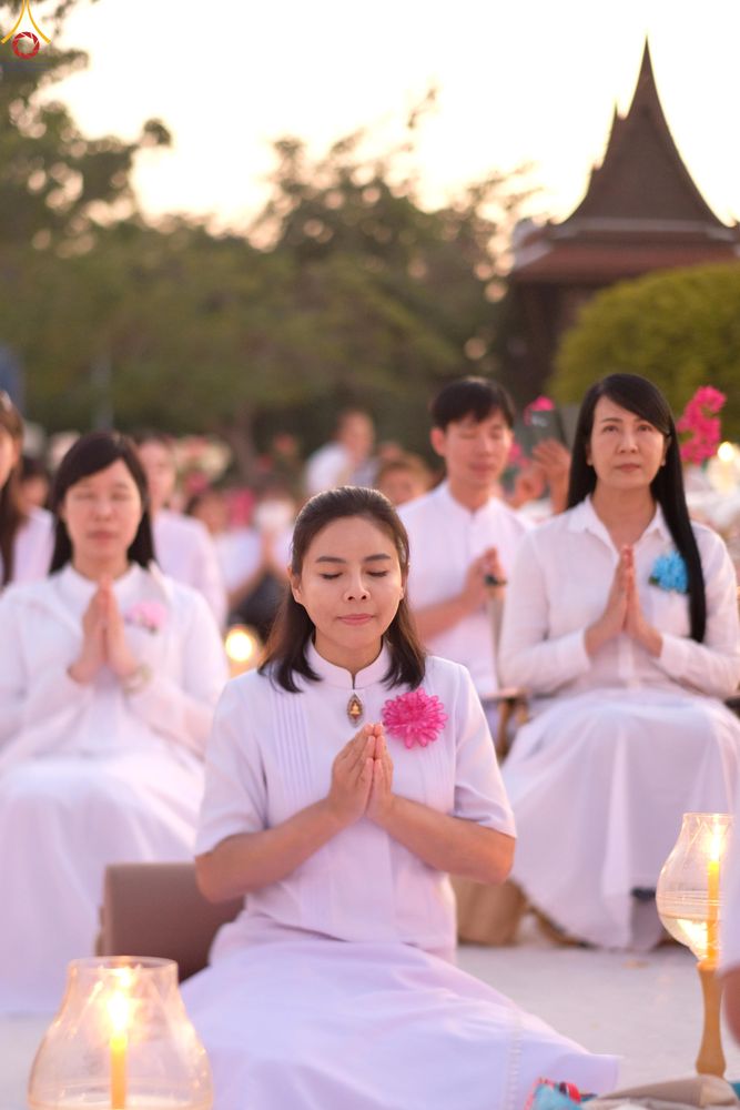 ภาพ No.294080:วันที่ 13 มกราคม พ.ศ. 2569 พิธีจุดประทีปถวายเป็นพุทธบูชา และบูชาธรรมมหาปูชนียาจารย์  (ภาพชุดที่ 2) ณ วัดสองพี่น้อง ต.ต้นตาล อ.สองพี่น้อง จ.สุพรรณบุรี ในโครงการธรรมยาตรา กตัญญูบูชา มหาปูชนียาจารย์ พระมงคลเทพมุนี(สด จนฺทสโร) พระผู้ปราบมาร อนุสรณ์สถาน 7 แห่