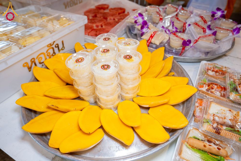 ภาพ No.305664:วันที่ 29 มกราคม พ.ศ. 2569 พิธีถวายภัตตาหารเป็นสังฆทาน แด่พระธรรมยาตรา ณ วัดพระธรรมกาย  จังหวัดปทุมธานี ในโครงการธรรมยาตรา กตัญญูบูชา มหาปูชนียาจารย์ พระมงคลเทพมุนี(สด จนฺทสโร) พระผู้ปราบมาร อนุสรณ์สถาน 7 แห่ง ปีที่ 14