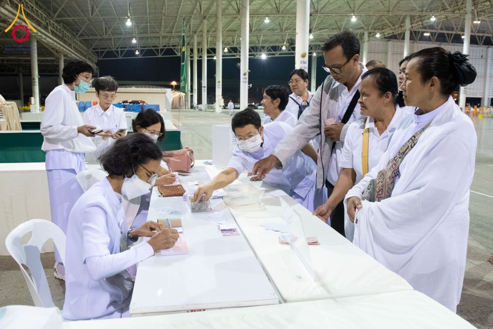 ภาพ No.279038:วันที่ 2 มกราคม พ.ศ.2569 พิธีถวายภัตตาหารเป็นสังฆทาน แด่พระธรรมยาตรา ณ วัดพระธรรมกาย ปทุมธานี ในโครงการธรรมยาตรา กตัญญูบูชา มหาปูชนียาจารย์ พระมงคลเทพมุนี(สด จนฺทสโร) พระผู้ปราบมาร อนุสรณ์สถาน 7 แห่ง ปีที่ 14