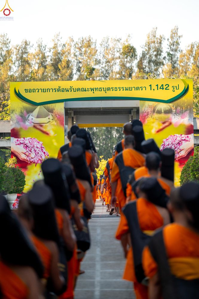 ภาพ No.288489:วันที่ 4 มกราคม พ.ศ. 2569 พระธรรมยาตราปฏิบัติธรรม และถ่ายภาพหมู่ประวัติศาสตร์ ในโครงการธรรมยาตรา กตัญญูบูชา มหาปูชนียาจารย์ พระมงคลเทพมุนี(สด จนฺทสโร) พระผู้ปราบมาร อนุสรณ์สถาน 7 แห่ง ปีที่ 14 ณ อนุสรณ์สถานมหาวิหารพระมงคลเทพมุนี (โลตัสแลนด์) อ.สองพี่น้อง
