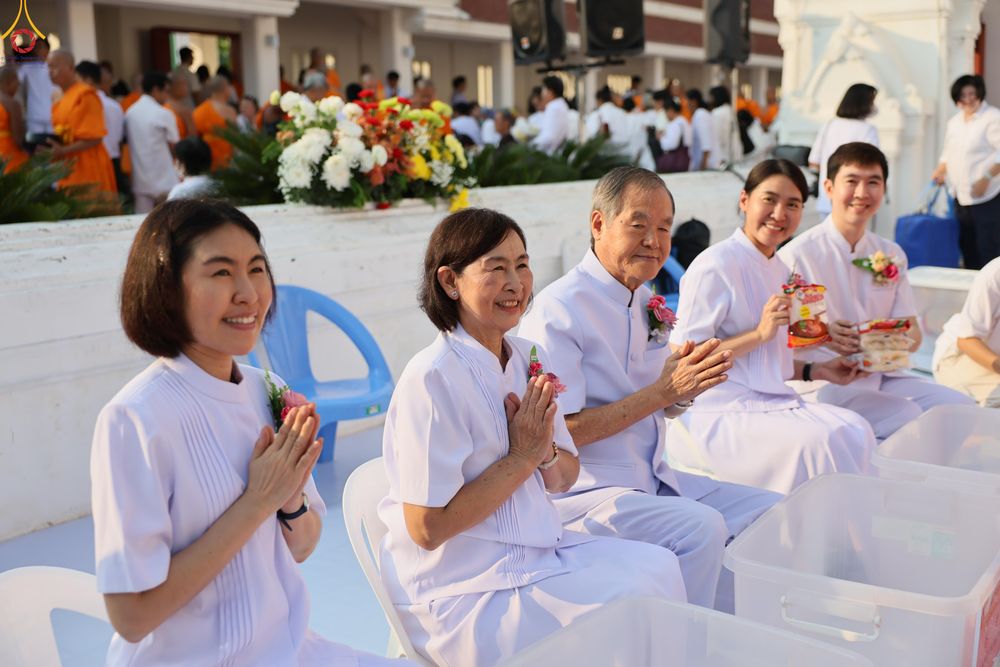 ภาพ No.297642:วันที่ 18 มกราคม พ.ศ. 2569 พิธีตักบาตรพระธรรมยาตรา ณ วัดโบสถ์บน ต.บางคูเวียง จ.นนทบุรี อนุสรณ์สถานลำดับที่ 4 สถานที่เกิดด้วยกายธรรม ในโครงการธรรมยาตรา กตัญญูบูชา มหาปูชนียาจารย์ พระมงคลเทพมุนี(สด จนฺทสโร) พระผู้ปราบมาร อนุสรณ์สถาน 7 แห่ง ปีที่ 14