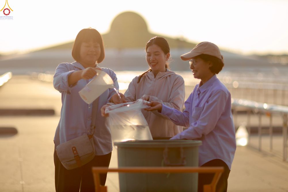 ภาพ No.320421:วันที่ 9 เมษายน พ.ศ.2569 การเตรียมงาน มัดถุงน้ำ ถ่วงขาโต๊ะไทยธรรม เพื่องานถวายมหาสังฆทาน 40,000 กว่าวัดทั่วประเทศ วันคุ้มครองโลก 22 เมษายน พ.ศ.2569 วัดพระธรรมกาย